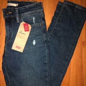 ✨NEW WITH TAGS✨ LEVI’S JEANS